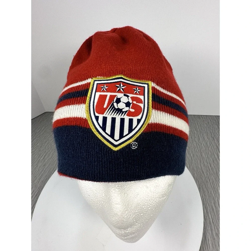 US Men's National SOCCER KNIT Beanie Hat: RED WHITE AND BLUE‎ Embroidered USA
